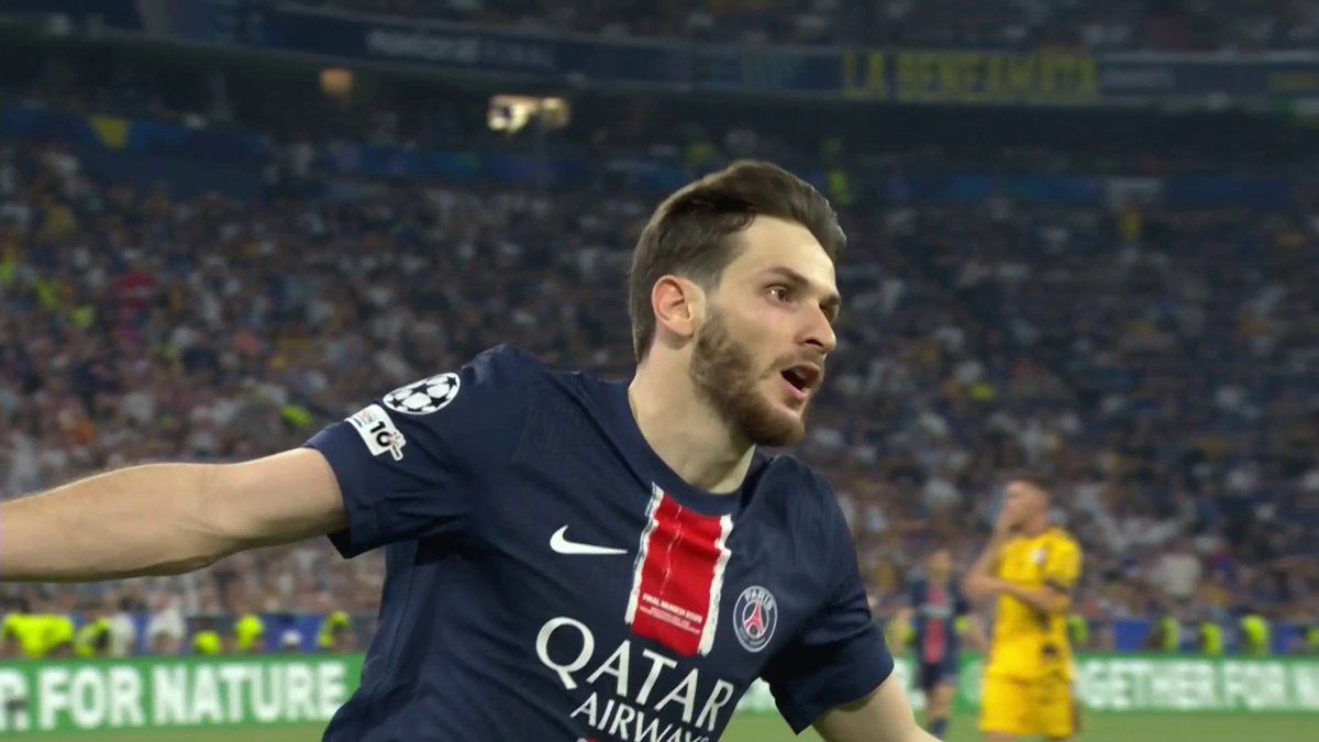 The icing on the cake 🧁 Khvicha Kvaratskhelia sets the celebrations underway as he makes it 4-0 to PSG 🇫🇷 📺 TNT Sports&amp;@discoveryplusUK