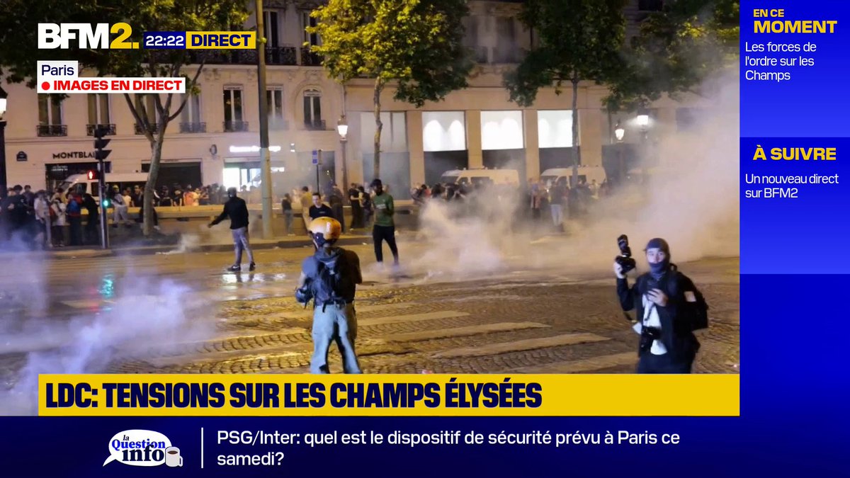 De légères tensions ont eu lieues sur les Champs-Élysées tout juste après le début de la deuxième mi-temps de la finale de la Ligue des Champions entre le PSG et l'Inter Milan #BFM2