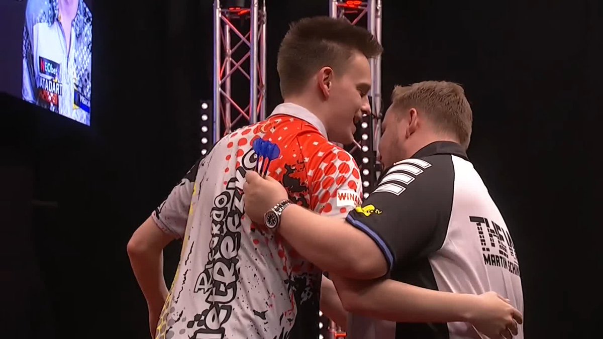 PIETRECZKO SINKS SCHINDLER! Ricardo Pietreczko comes out on top in a battle between Germany's top two players, defeating Martin Schindler 6-4 to move further clear in the race for World Matchplay qualification! 📺 #ET8 | R2