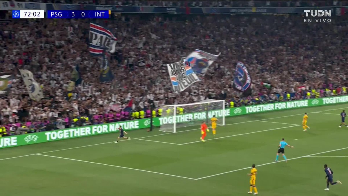 PSG IS UP 4-0 ON INTER IN THE CHAMPIONS LEAGUE FINAL 😱 (via TUDN USA)