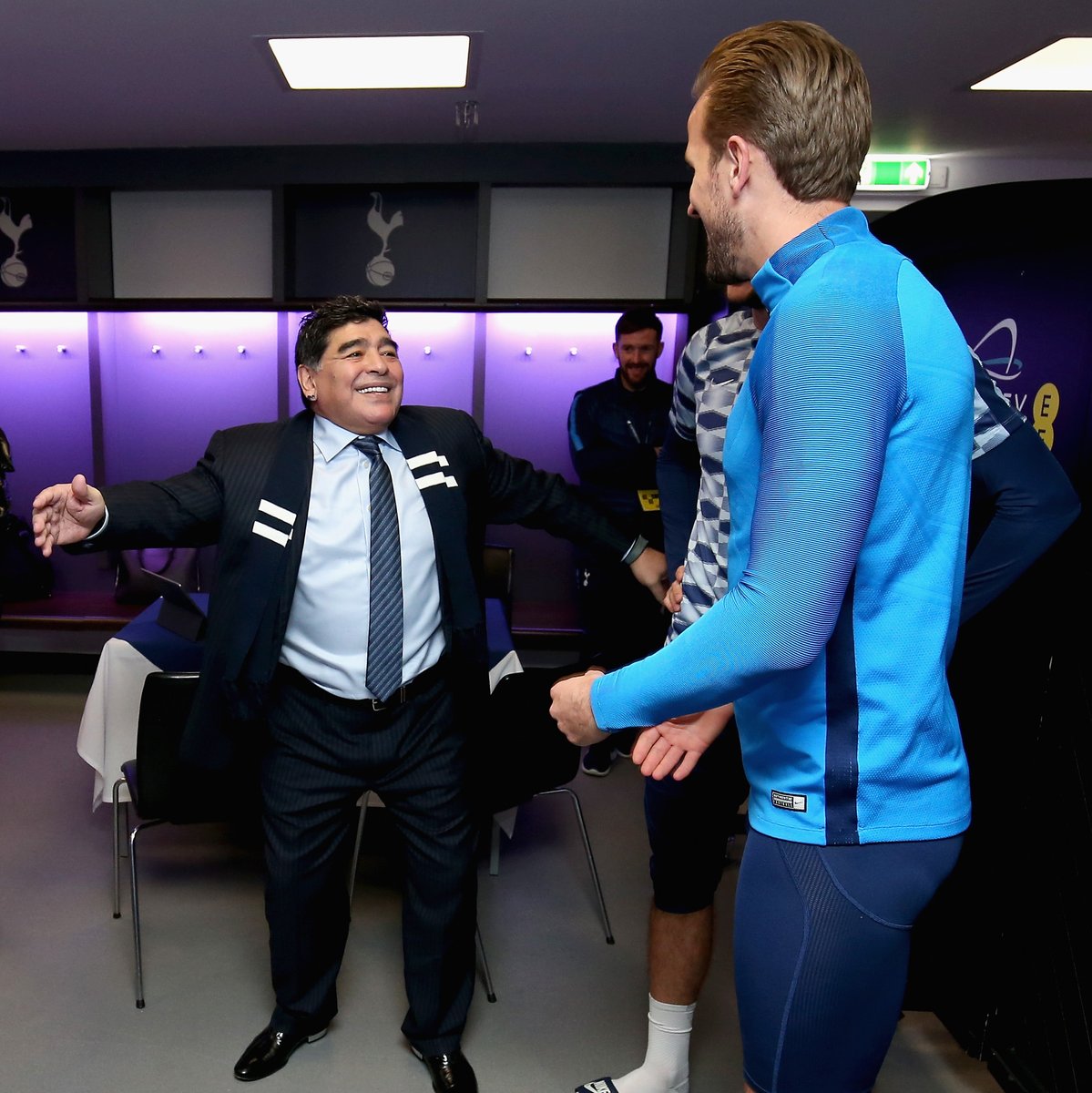 Todos los goles definiendo al primer palo. Maradona masterclass.