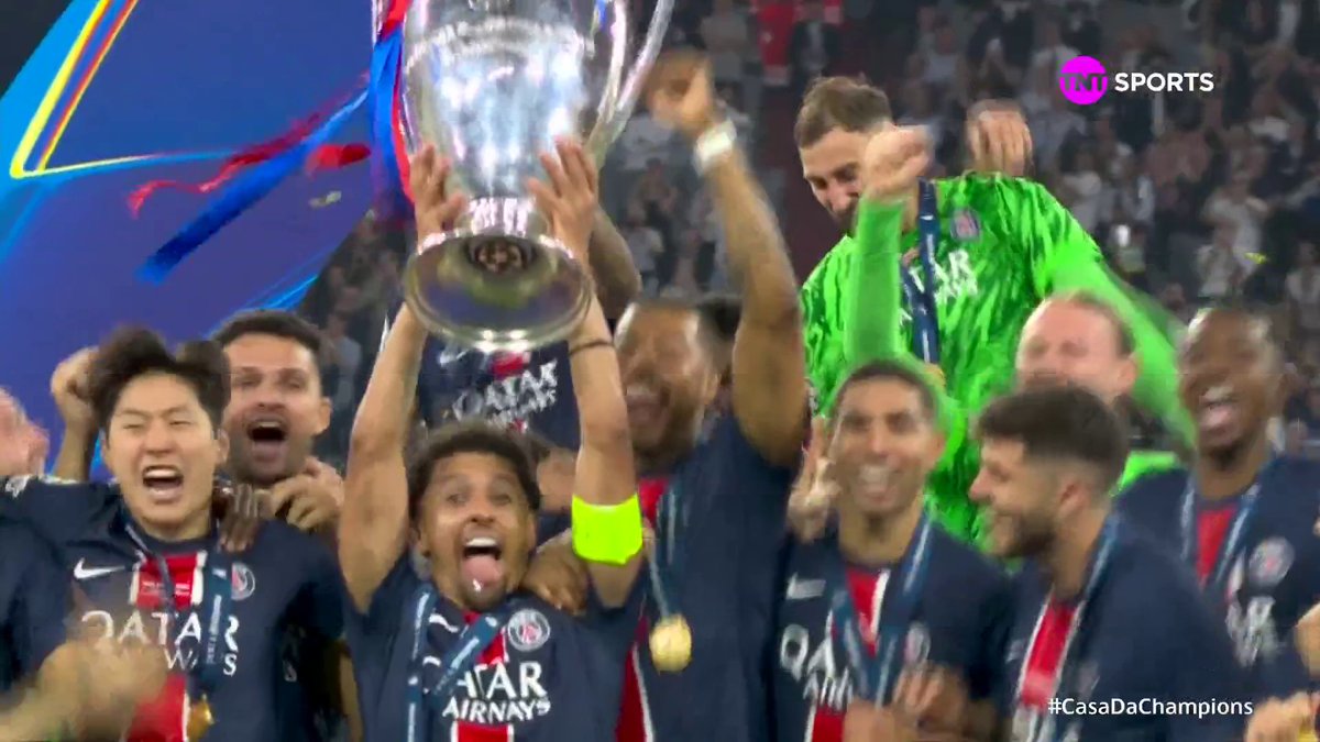 DEPOIS DE TANTOS ANOS, ENFIM O CHORO DO MARQUINHOS CONQUISTANDO A CHAMPIONS LEAGUE COM A CAMISA DO PSG! 🥹🏆🇧🇷 #CasaDaChampions #Max