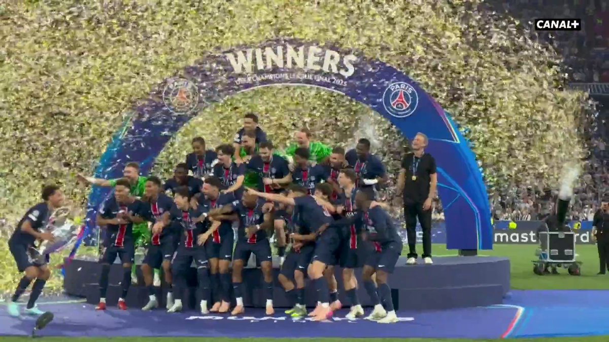 LE PSG SOULÈVE ENFIN LA 1ÈRE LIGUE DES CHAMPIONS DE SON HISTOIRE ! 😍 #PSGINT | #UCLFINAL