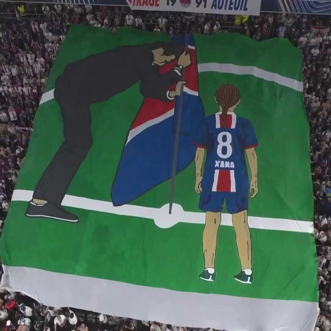 A moment for this beautiful tifo 💙 PSG fans reveal their tribute to Luis Enrique and his daughter Xana, who passed away in 2019
