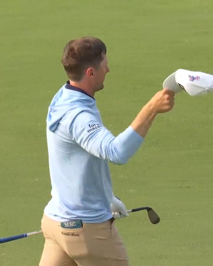 Hats off to Mac 👏 Mackenzie Hughes gets a birdie in style the Memorial.