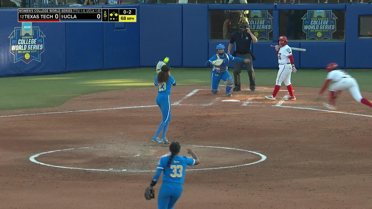 MAKAYLA GARCIA STOLE HOME FOR THE FIRST RUN OF THE GAME 🤯