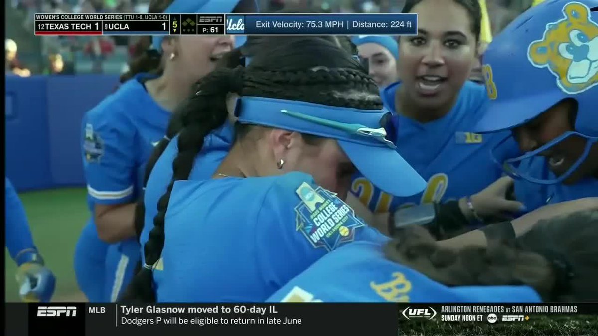 THE FRESHMAN @KANIYABRAGG TIES IT UP!! 💣 📺: ESPN 💻: #GoBruins
