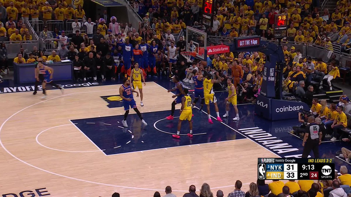OG Anunoby takes it all the way to the cup to tie things back up in the 2Q 😤