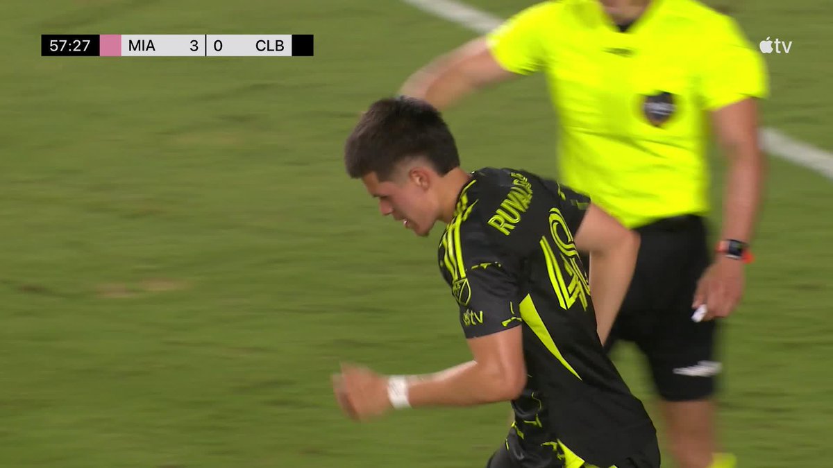 That's one back for The Crew... Cesar Ruvalcaba heads home from the corner. 📺 #MLSSeasonPass or Apple TV+: