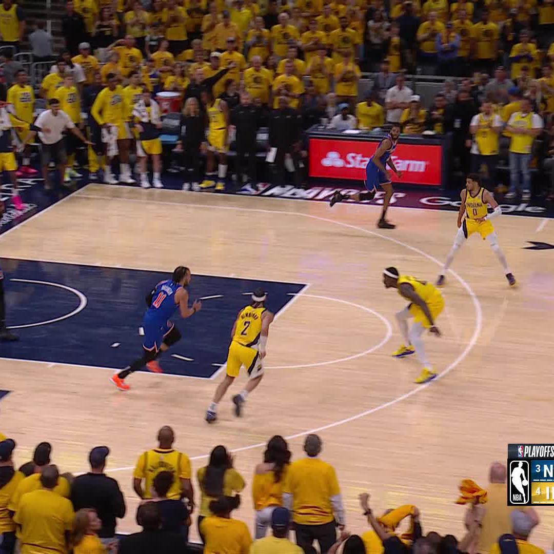 🚨 OG middy at the buzzer 🚨