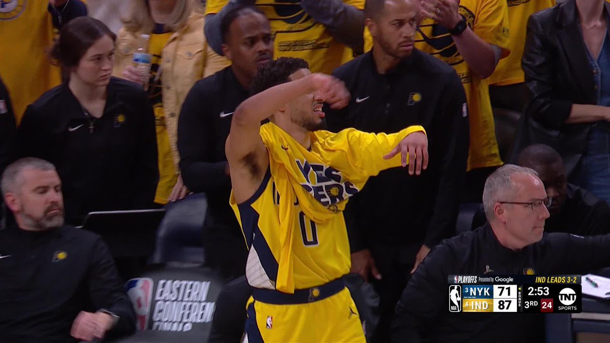 Siakam's jumper caps off a 9-0 Pacers run in the 3Q 🔥