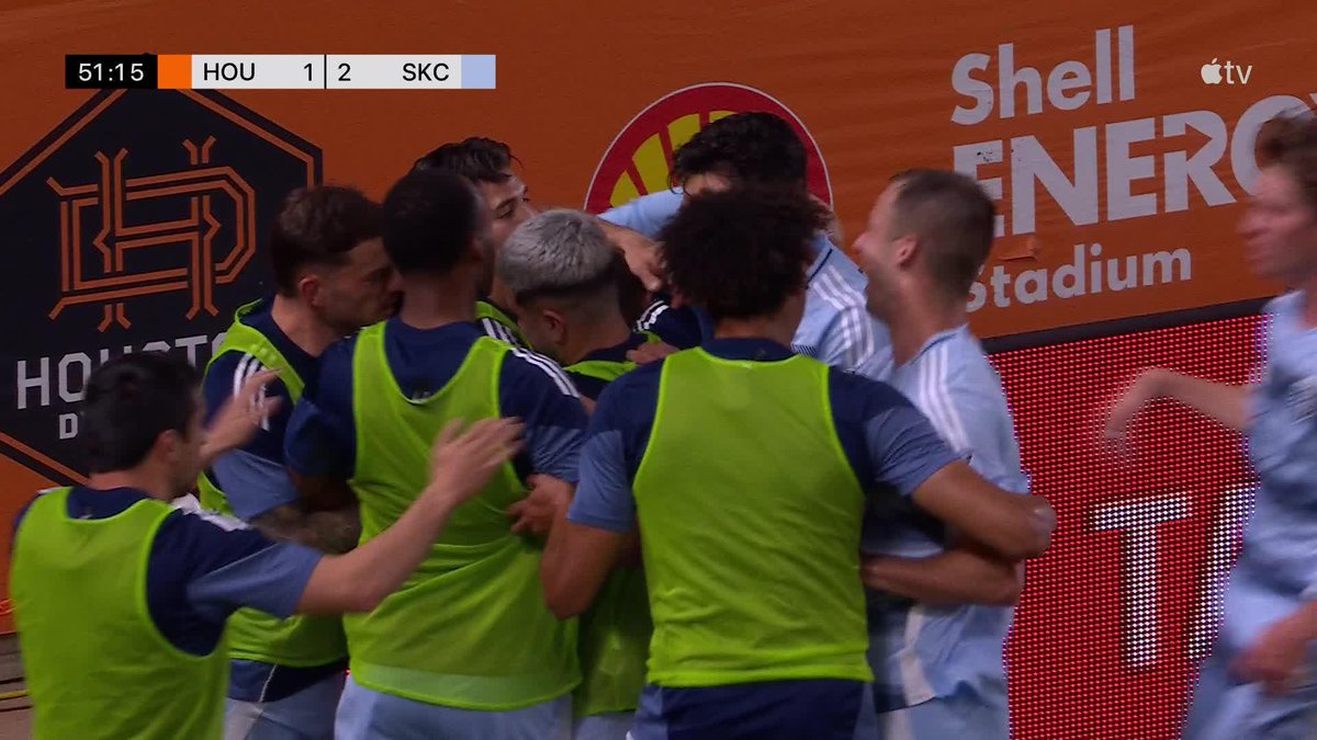Another one for Joveljic! Sporting Kansas City take the lead!