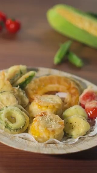 📝レシピ動画 夏野菜のフリッター🍴  ̄ ̄ ̄ ̄ ̄ ̄ ̄ ̄ ̄ ̄ ̄ 🔹アニメ再現 🔸moco's Recipe 第8話でまこ達が作った料理『夏野菜のフリッター』✨ ぜひ作ってみてください🎶 #日々は過ぎれど飯うまし #ひびめし #レシピ