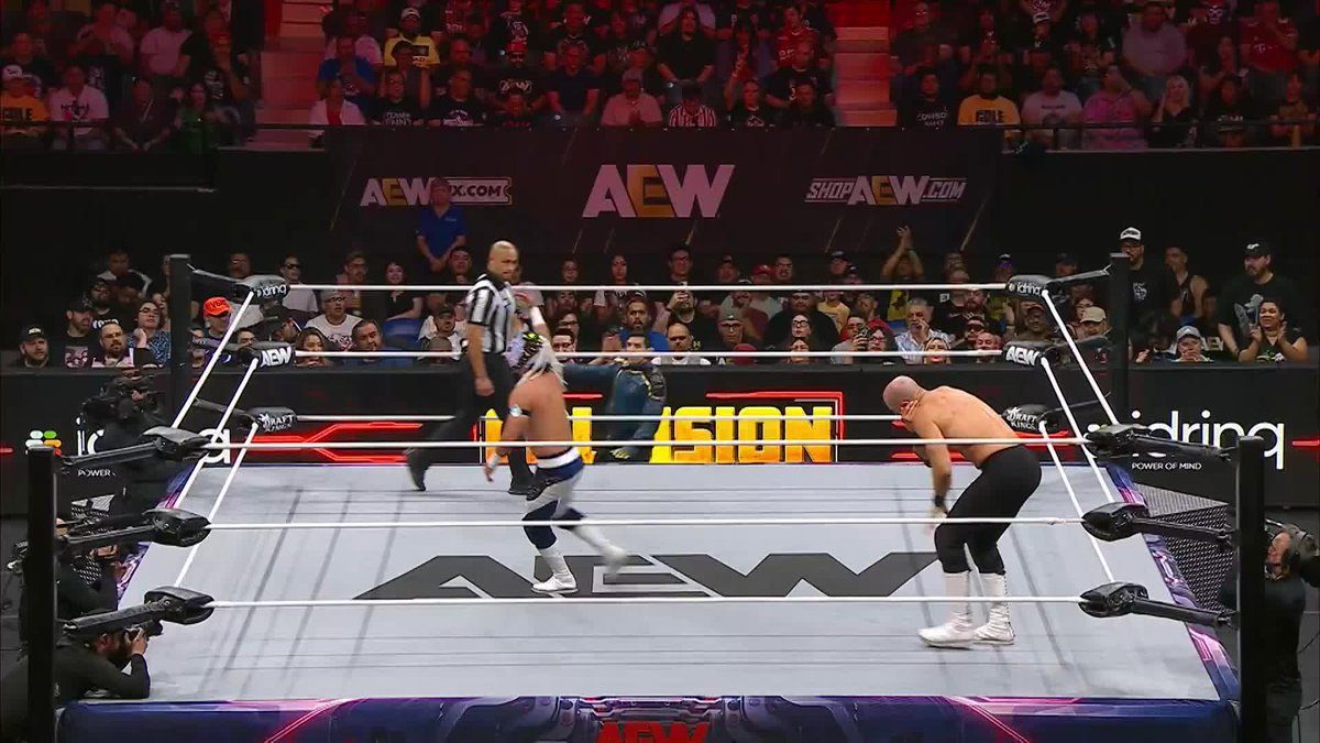 SNATCHED! Swiss grabbed Komandercr_luchador out of the air and went right into the giant swing! Watch #AEWCollision on TNT & MAX