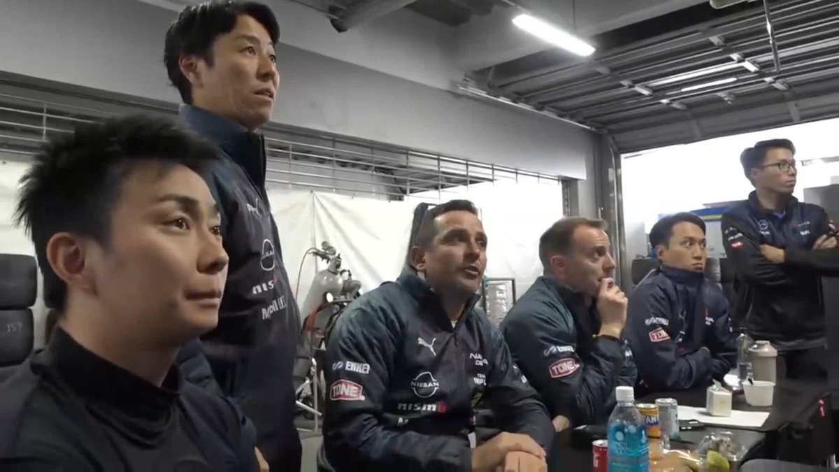 スパルタ教育？！ 20号車 NANIWA DENSO TEAM IMPUL Z ジュールカズキ 選手を見守る 父、 ブノワ トレルイエ 😎 戦闘モードです🔥 #スーパー耐久 シリーズ 2025 Rd.3 #富士24時間 LIVE配信📡 🔽ご視聴/ご購入は🔽 ➡️