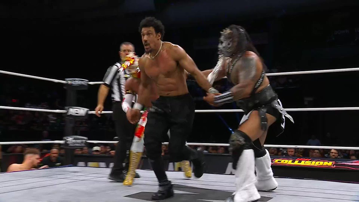 Cleared for takeoff! AR FOX and Top Flight take to the sky! Watch #AEWCollision on TNT & MAX