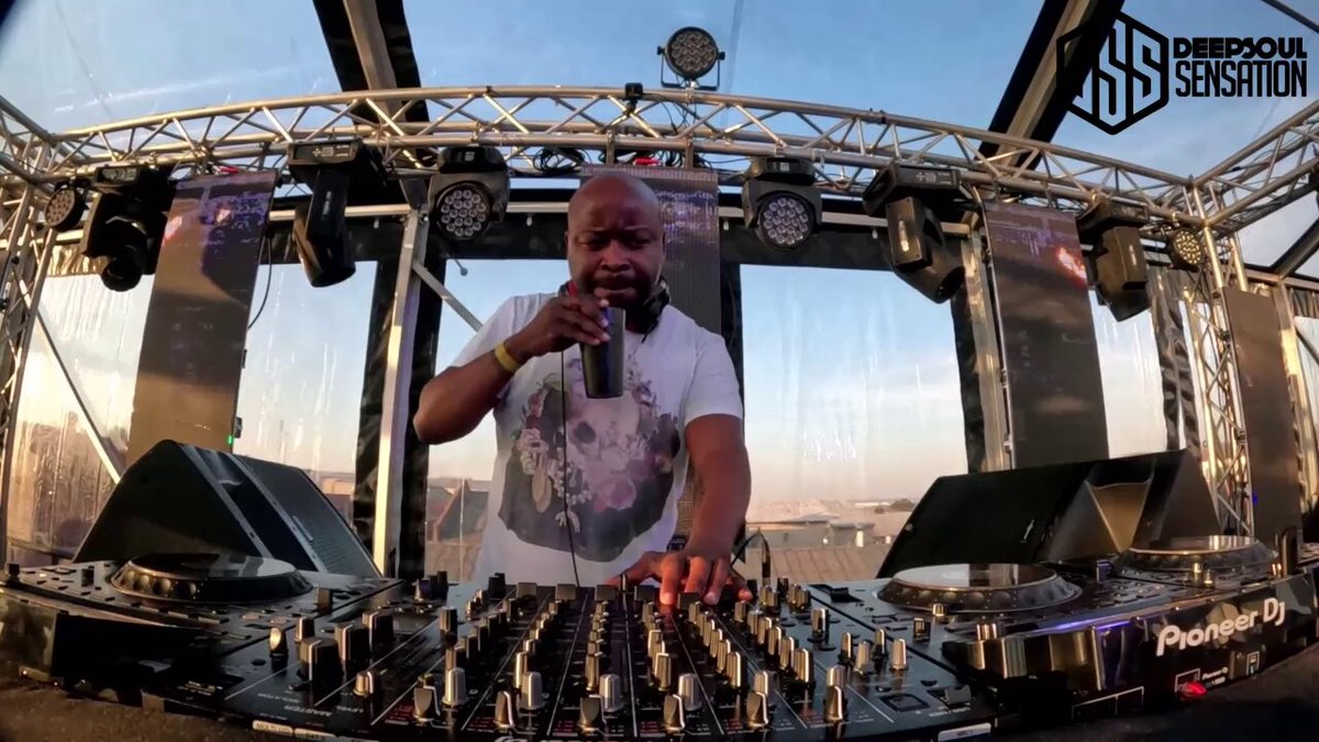 Let there be HOUSE! ❤️🏡🎶 Track ID: Dave Anthony - Better Days (Dub Instrumental Mix) 🔥🙌🏾 On the decks: Claude Video credits: Deep Soul Sensation