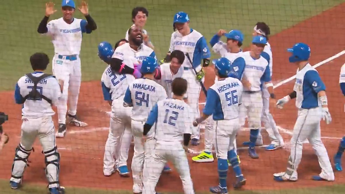 連日の劇的勝利👏 北海道日本ハム #レイエス 選手のサヨナラ本塁打‼️ #lovefighters 👇ライブ配信はこちら