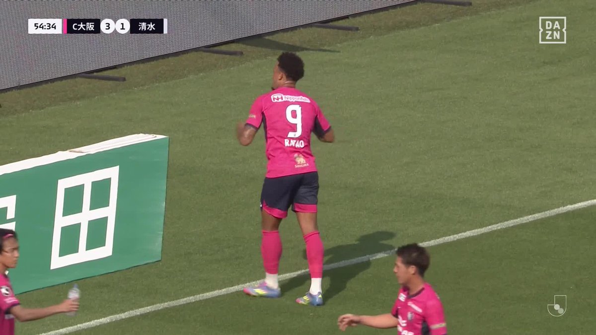 素晴らしき置き土産 自陣中央でボールを受けた #北野颯太 が2タッチでスルーパス 最後は #ラファエルハットン が決めた！ ホットラインが炸裂したセレッソ 大きな3点目をゲット 🏆明治安田J1第19節 🆚C大阪×清水 🆓#DAZN ライブ配信 #Jみようぜ #Jリーグ #C大阪清水