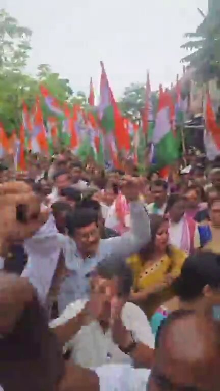 असम कांग्रेस के नवनियुक्त अध्यक्ष गौरव गोगोई का शिवसागर में कांग्रेस कार्यकर्ताओं ने जोरदार स्वागत किया।