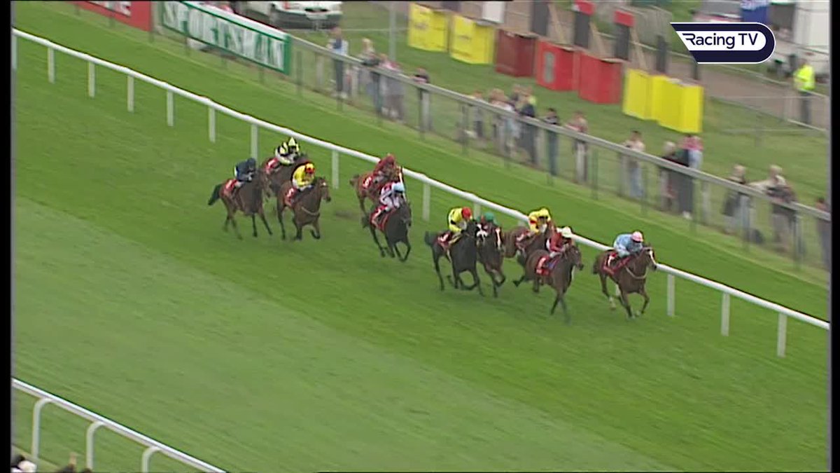 🇬🇧 2006年、英オークス。世代最強牝馬のアレキサンドローヴァに6馬身離されながら、2着に食い込んだのがライジングクロス。 🇯🇵 19年後、息子のクロワデュノールがダービー馬に。母が果たせなかったクラシック制覇を成し遂げました。 #競馬 #日本ダービー #クロワデュノール