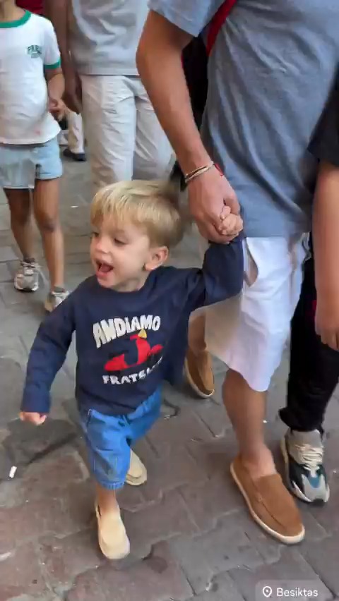Dries Mertens, taraftarların fotoğraf isteğini geri çevirmedi.