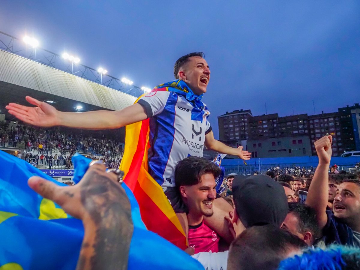 🔥 Tras un 𝟲-𝟬 en el global de la eliminatoria, el Real Avilés Industrial es equipo de PRIMERA FEDERACIÓN. 😝 Naaaah, tampoco lo vais a celebrar mucho, ¿no? 🫶 𝗘𝗻𝗵𝗼𝗿𝗮𝗯𝘂𝗲𝗻𝗮 𝗱𝗲 𝗻𝘂𝗲𝘃𝗼. #PrimeraFederación | #VersusELearning