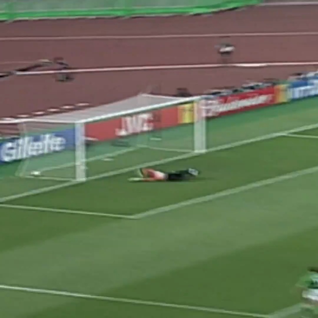 "That's come out to Holland... 1-1!" On this day 23 years ago, The Boys in Green began their 2002 FIFA World Cup campaign with a draw against Cameroon in Niigata, Japan 🇮🇪🏆