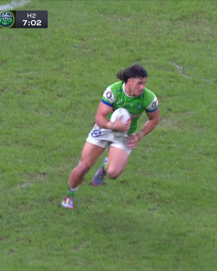 WHAT A TRY 🤯 #NRLRoostersRaiders