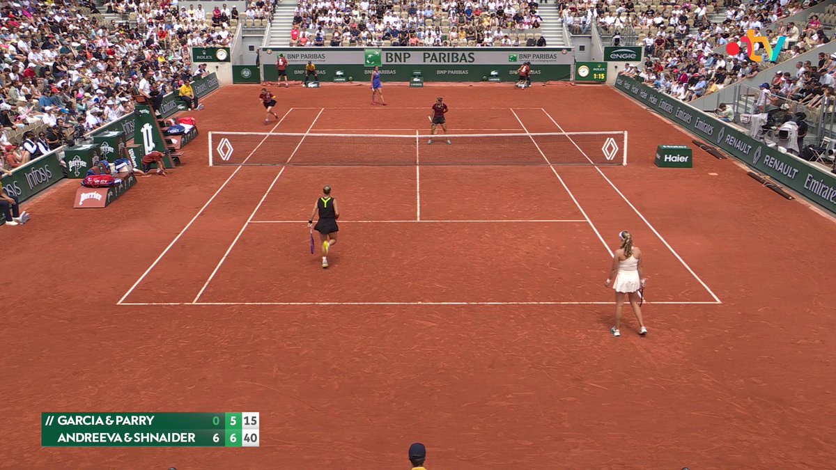 🎾 #RolandGarros | 🇫🇷 Fin de parcours pour Garcia/Parry… 😢 Malgré une belle preuve de caractère, Caroline Garcia et Diane Parry s’inclinent face à Andreeva/Schnaider (0-6, 5-7). C’était le dernier match de Garcia à Roland-Garros... 📺 Les directs :
