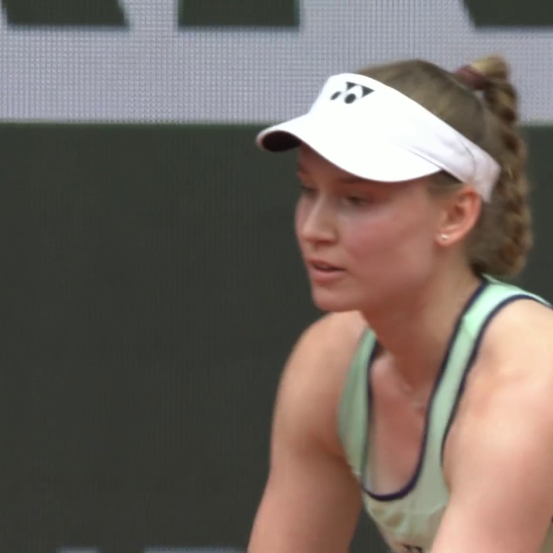 Elena Rybakina DOMINATES the opening set 6-1 against the defending champion Iga Swiatek! 💪 #RolandGarros