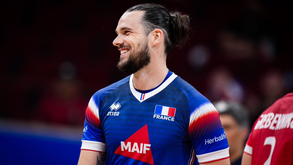WHEN THE SETTER TURNS THE TABLES! 🇫🇷🔥 #VNL and Olympic champion Antoine Brizard catches the defense off guard. 📅 Schedule: 📺 #VNL2025 on VBTV: 🎟️ Tickets: 🏐 #BePartOfTheGame #Volleyball