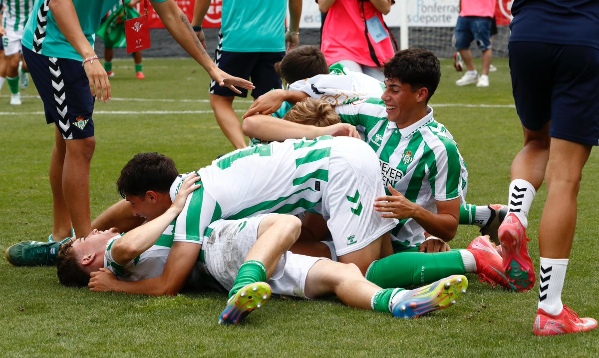 📺 𝗥𝗘𝗦𝗨𝗠𝗘𝗡 I Final #CopadeCampeones Juvenil 🆚 Real Betis Cantera - Academia VCF #ADNVCF 🦇 I 3-1 ⚽️ 0-1 I Aimar (7') ⚽️ 1-1 I Rodrigo (45+3') ⚽️ 2-1 I Rodrigo (63') ⚽️ 3-1 I Morante (73') 📲 Partido completo: