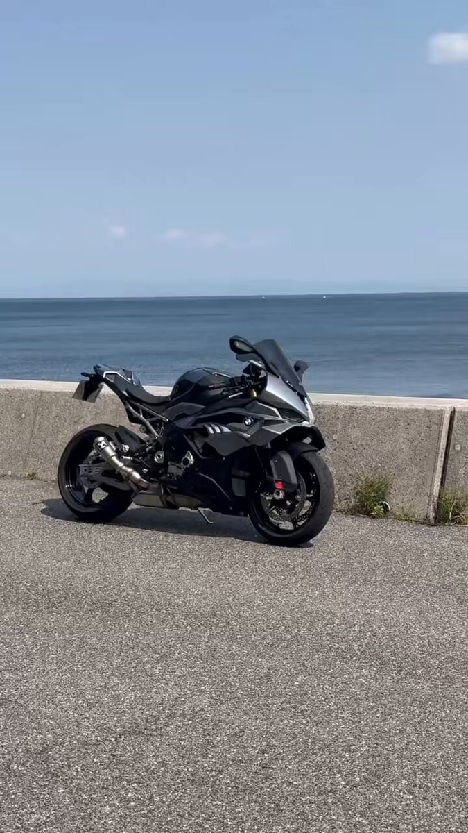 初めての淡路島🌴🧅 大切にしてたヘルメット傷付けてしまったハプニングはありましたが、 帰りに明石海峡大橋で花火見れて、 大阪でデカジェット機真上に飛んで 最高に𝑯𝒂𝒑𝒑𝒚 な気分になりました🎶✈️ 最高に楽しかったのでオールオッケーですദി ᷇ᵕ ᷆ )♡