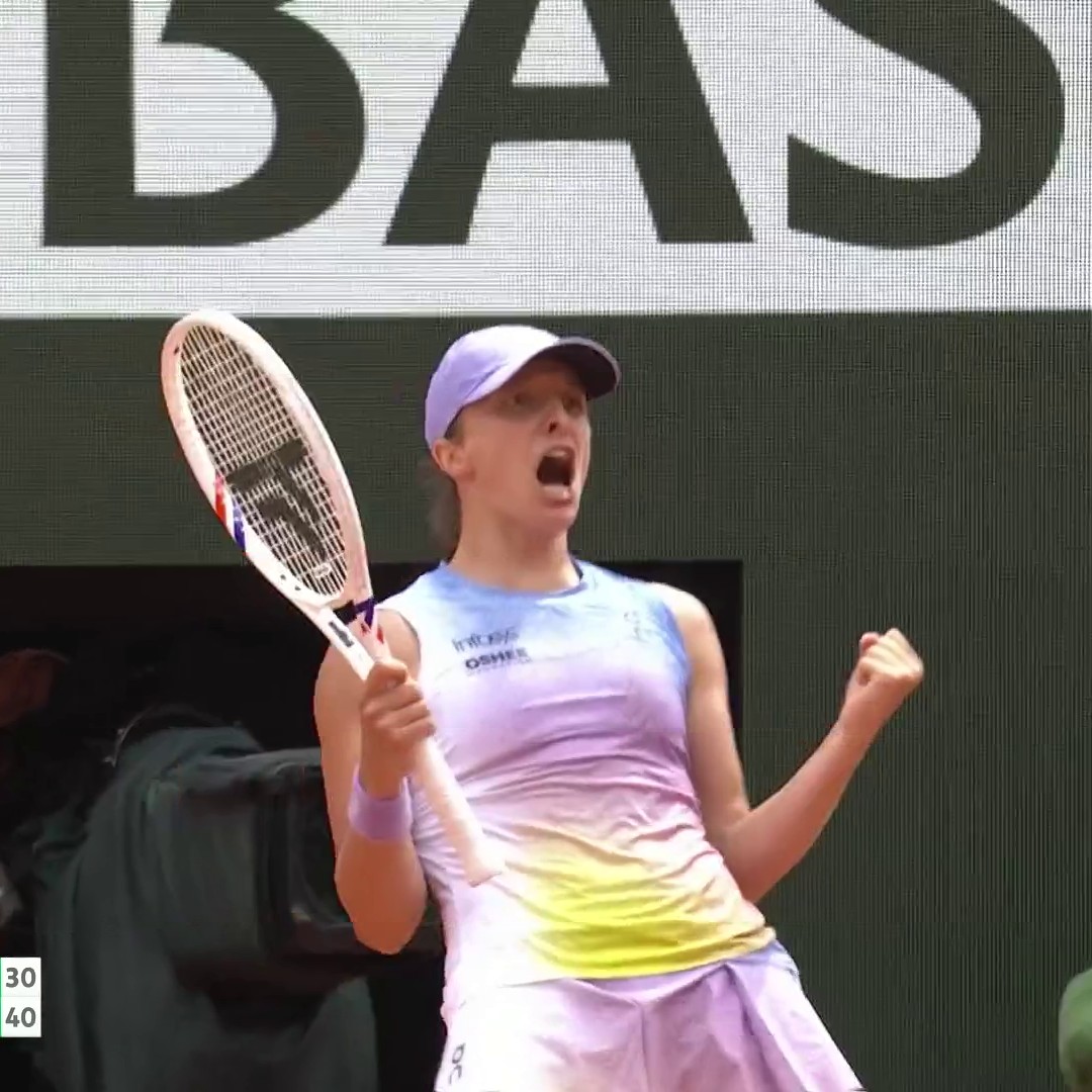 Most consecutive wins at Roland-Garros by a woman: 29 - Chris Evert 25 - Monica Seles, Iga Swiatek 24 - Justine Henin IGA BECOMES THE OUTRIGHT RECORD HOLDER THIS CENTURY AND TIES SELES FOR SECOND-MOST ALL TIME!