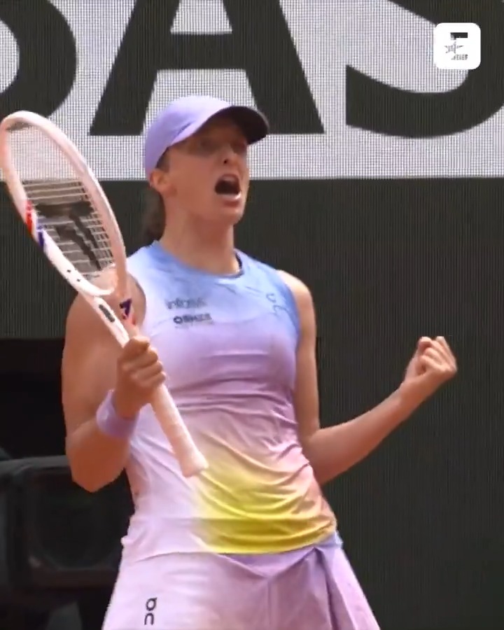 Nie ma drugiej takiej fighterki 😍 Wspaniały powrót wspaniałej zawodniczki. Mistrzyni Rolanda Garrosa gra dalej 📈 #RG2025 #RolandGarros #JazdaIga