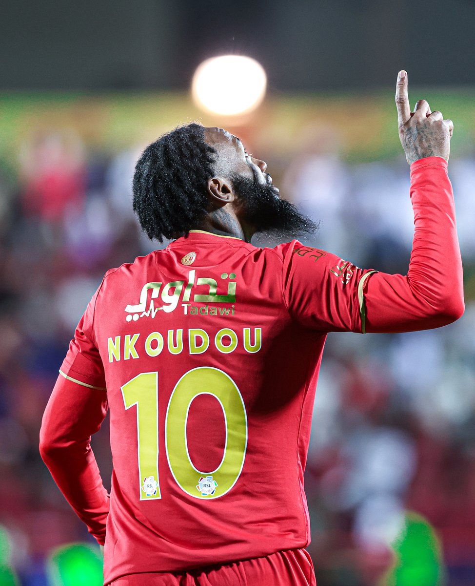 سحر كروي في لقطة واحدة!✨ عودة لأحد أجمل أهداف الموسم المنقضي.. بتوقيع نكودو 🤯 #دوري_روشن_السعودي | نادي ضمك السعودي