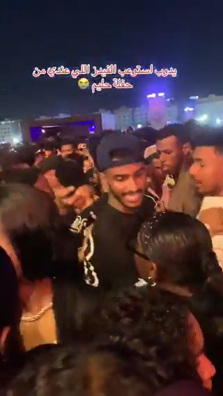 ما شهدناه في حفل الفنان حليم بـ #جدة من اختلاطٍ صادم وانفلات أخلاقي لم يكن ترفيهًا بل كان إسرافًا في طمس القيم. البنات يرقصن بجانب الشباب بلا وازع أين الغيرة؟ وأين المسؤولية؟ #الجولاني #قوات_امن_الحج