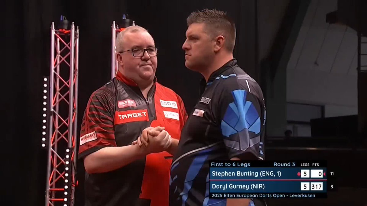 BUNTING WINS THE DECIDER! Stephen Bunting continues his search for another European Tour title. as he finishes the game with an excellent 11-darter to beat Daryl Gurney 6-5! 📺 #ET8