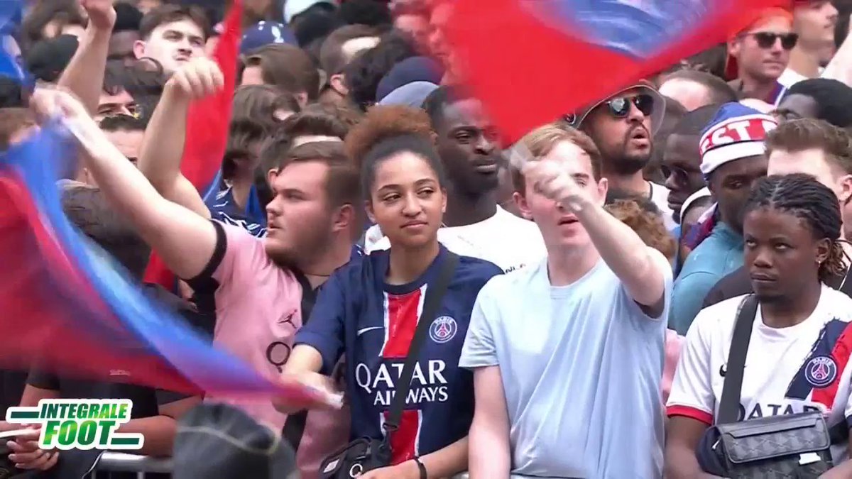 🔴🔵 Emmanuel Petit touché par les fans du PSG mais aussi pour les joueurs : "J'ai presque la larme à l'œil parce que je suis en train de revivre ce qu'il s'est passé à une certaine époque. Je suis presque jaloux des joueurs."