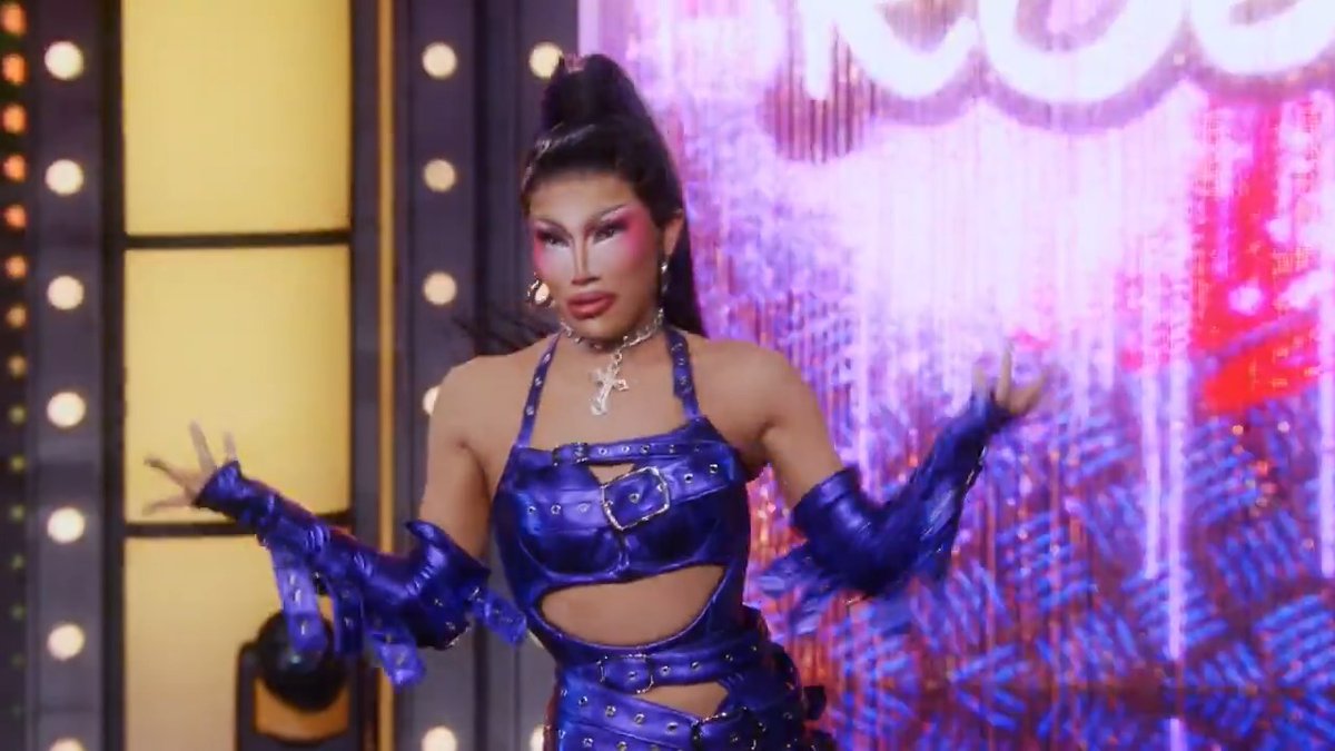 Let her cooook!! 🔥 Check out the full Rappin’ Roast maxi challenge on the #DragRace YouTube channel now! 👉