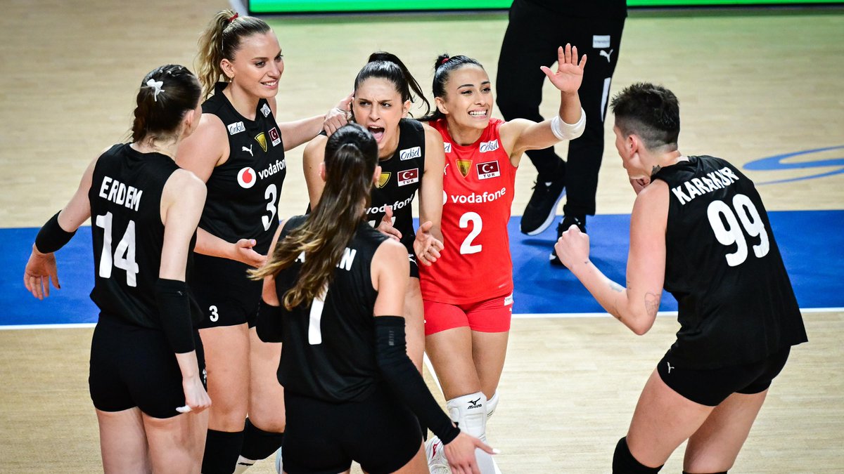 ๐น๐ญ vs ๐น๐ท โ ALWAYS A MUST-WATCH ๐ฅ In their #VNL2024 clash, Tรผrkiye came out strong and sealed the win in straight sets. Now itโs time for the next chapter! ๐ฅ They face off again at #VNL2025: ๐ Beijing ๐จ๐ณ ๐๏ธ June 6, 11:30am GMT โฐ ๐ #BePartOfTheGame #Volleyball #VNL