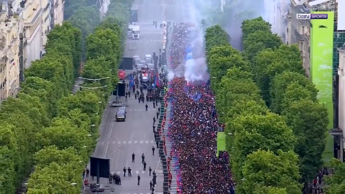 🥳 "Ici c'est Paris" 🔴🔵 Paris Saint-Germain, UEFA Şampiyonlar Ligi şampiyonluğunun coşkusunu Champs-Elysees'de taraftarlarıyla doyasıya yaşıyor! #beINSPORTS