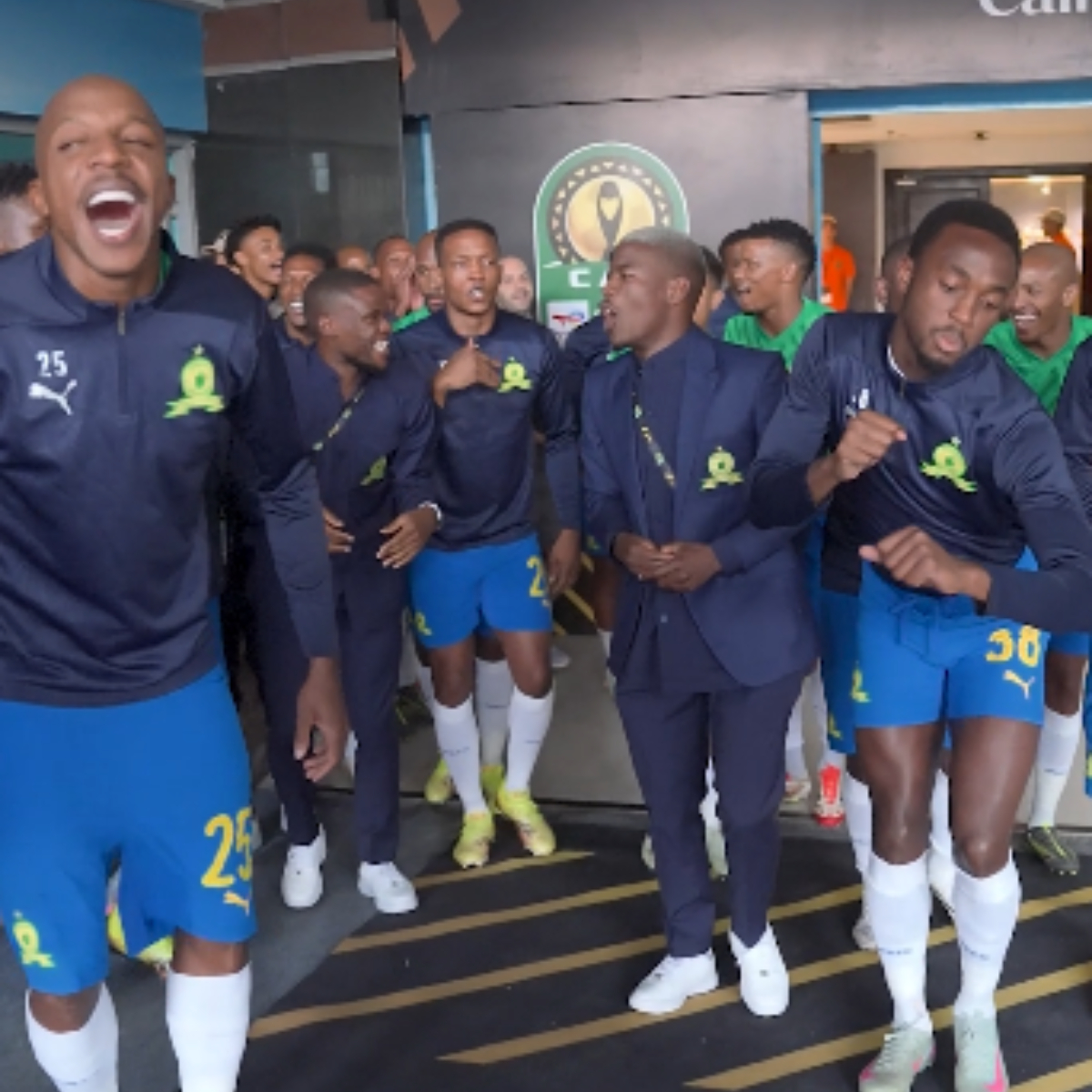 A spirit we’ve come to know and love! Mamelodi Sundowns bring their joyful energy to the #TotalEnergiesCAFCL final! 🤩💛