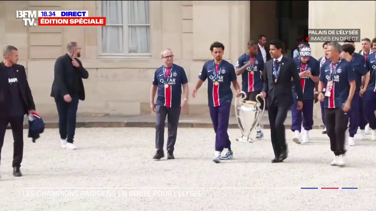 Tiens, l’homme qui disait qu’il ne faut pas politiser le sport fait une petite sauterie aux frais du contribuable avec les joueurs du PSG. #PsgInter #MacronDestitution #MacronDEGAGE