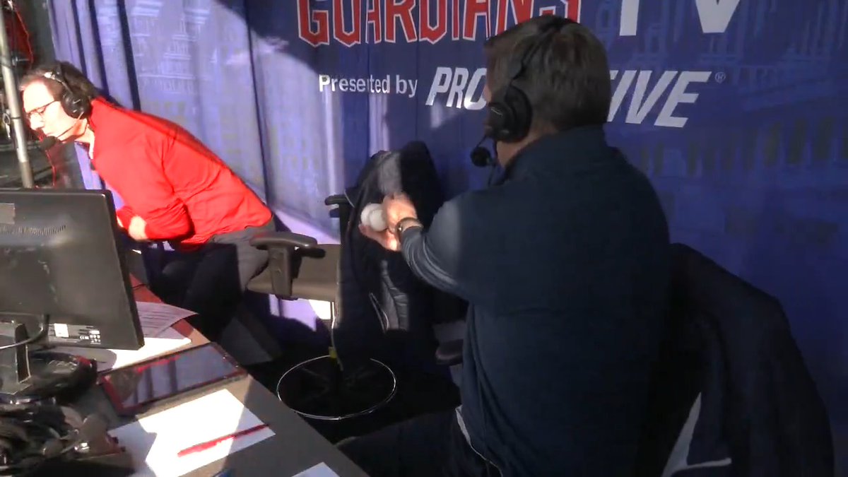 Early frontrunner for the Broadcaster Gold Glove winner 🤣