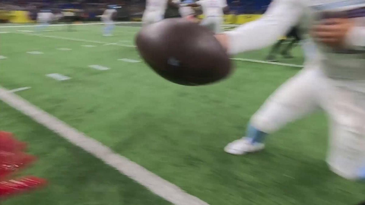 This angle is tough 🎥 Dae Dae Hunter's nine-yard touchdown is captured on a chest cam 🔥