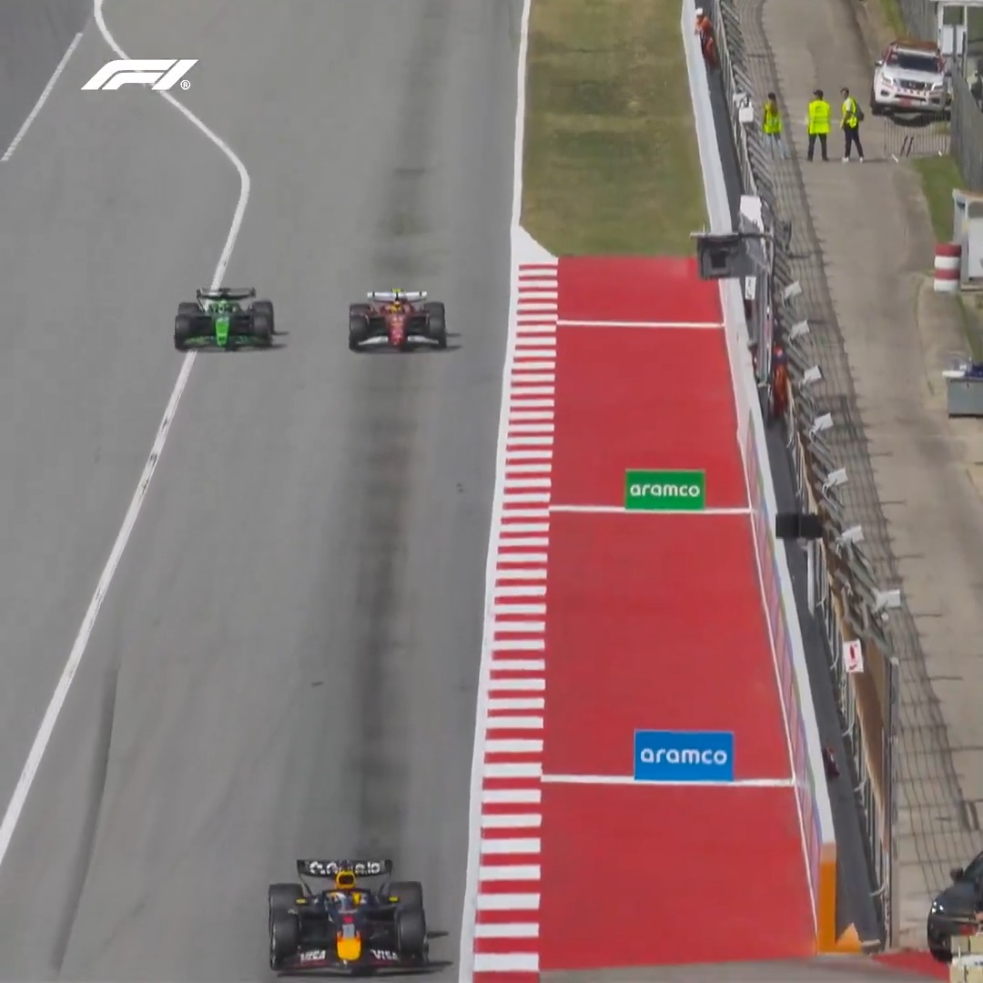 Down the inside on Lewis Hamilton! 🤯 Nico Hulkenberg gets the run on the Ferrari and takes the place on his way to P5 in Spain 👏 #F1 #SpanishGP
