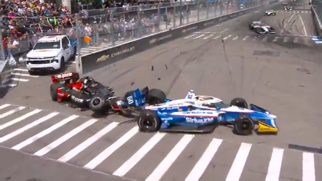 A scary moment for Felix Rosenqvist and Louis Foster. #DetroitGP