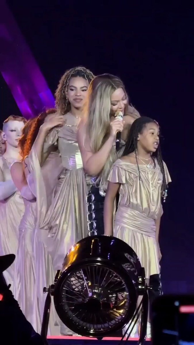 The way Rumi looks at Blue cuz she knows it's her time to leave and Blue is the one escorting her out 😭